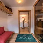 Victoria Retreat & Hotel