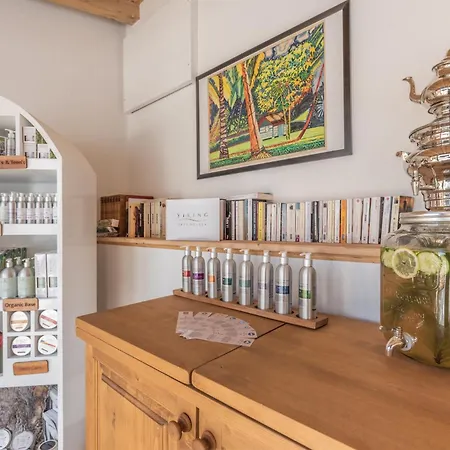 Victoria Retreat & فيركورين