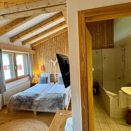 Victoria Retreat & 3* فيركورين